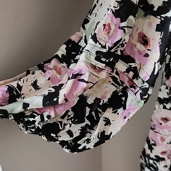 Torrid - Midi Swiss Dot Pleat Long Sleeve Dress in Brushstroke Multi Floral‌‌‌ - Picture 4 of 13